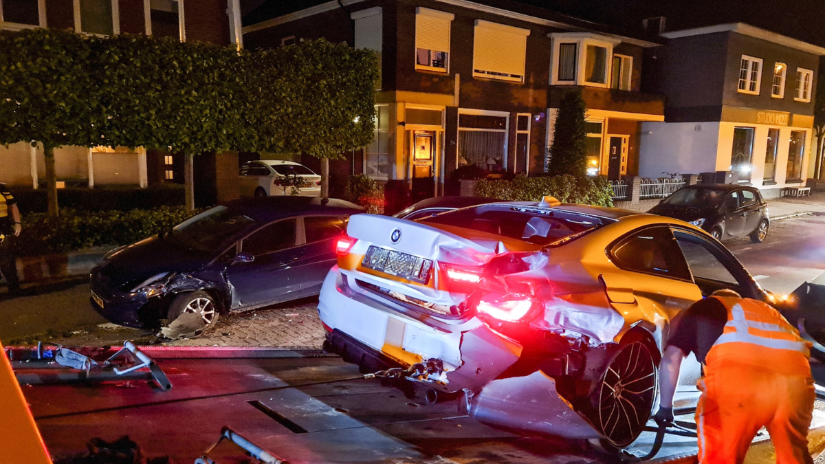 Opnieuw crasht auto op Oliemolensingel Enschede News United Dennis Bakker