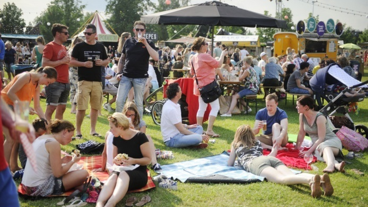 274683 volkspark feest