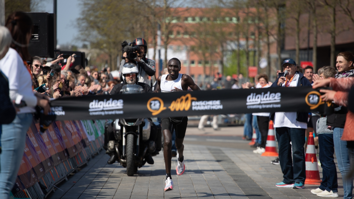 Julius Tuwei wint Enschede Marathon 2022