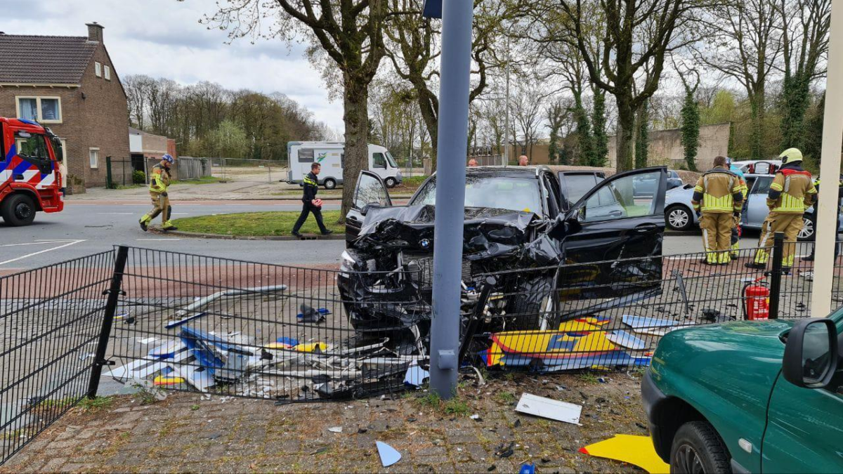 Auto ongeluk aan de Getfertsingel