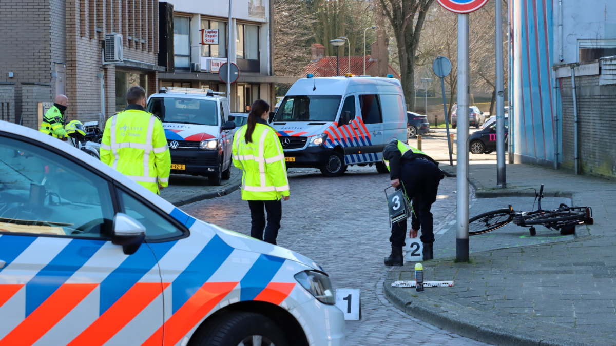 Automobilist rijdt door na ongeval Wilhelminastraat Enschede News United Dennis Bakker