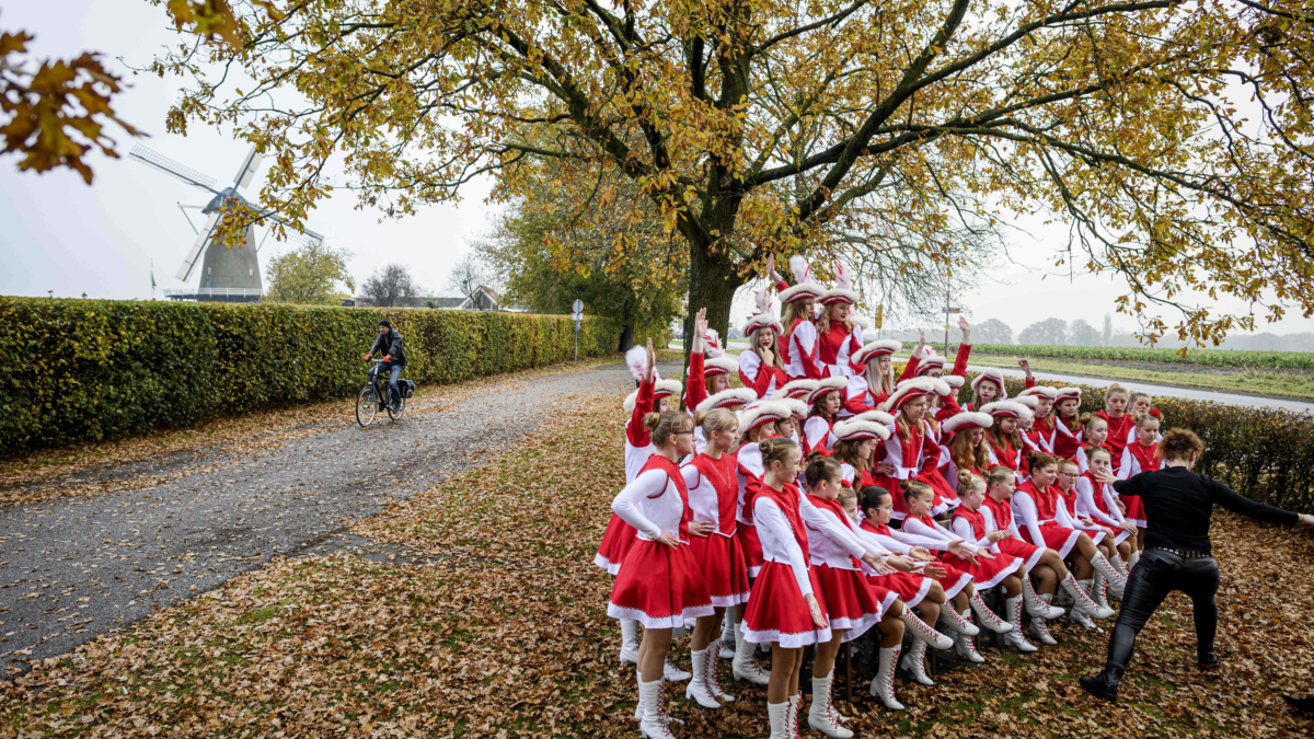 2 Genomineerde foto met dansmarietjes