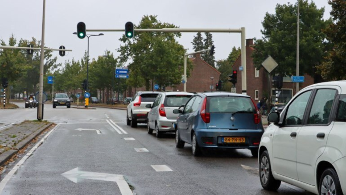 Enschede stelt stoplichten opnieuw in Van 6 seconden groen naar 12 seconden Foto News United Dennis Bakker