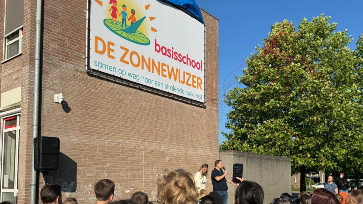 20250612 basisschool De Zonnewijzer Enschede onthulling naam 2