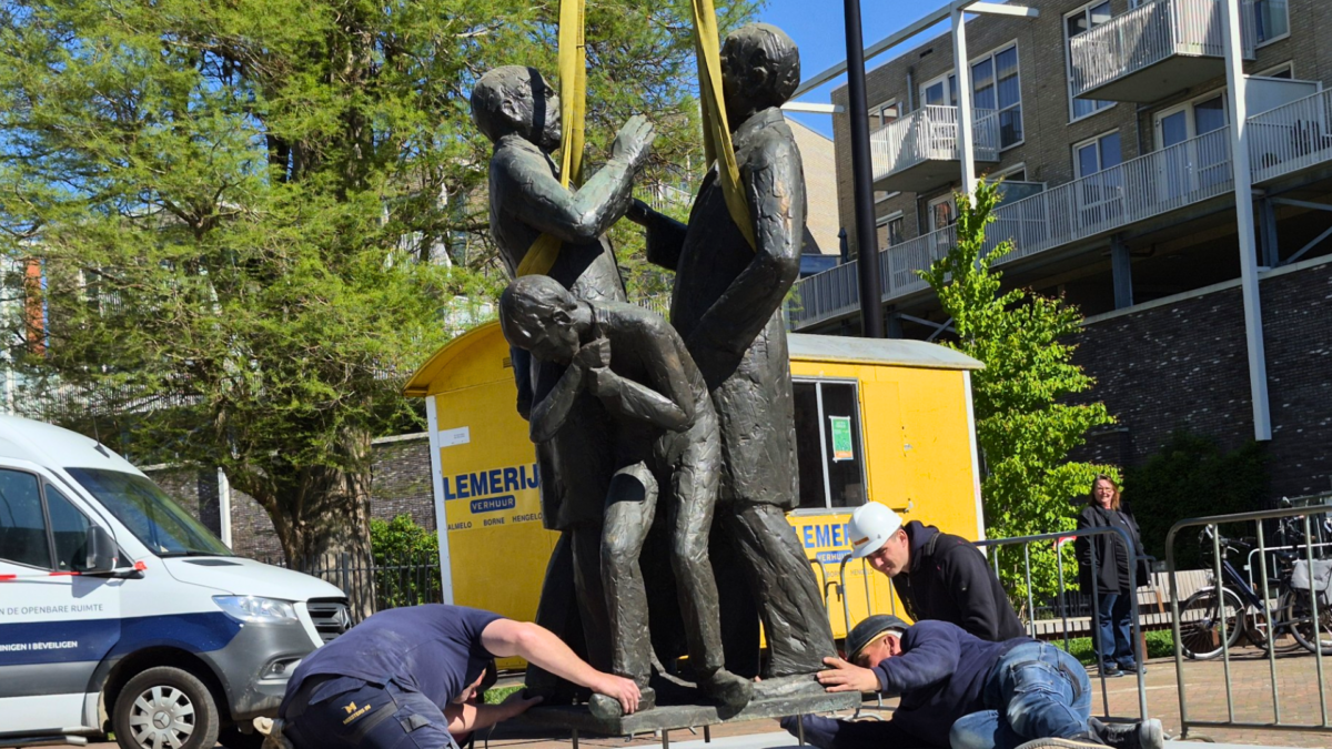 20260423 beeldengroep monument almelo