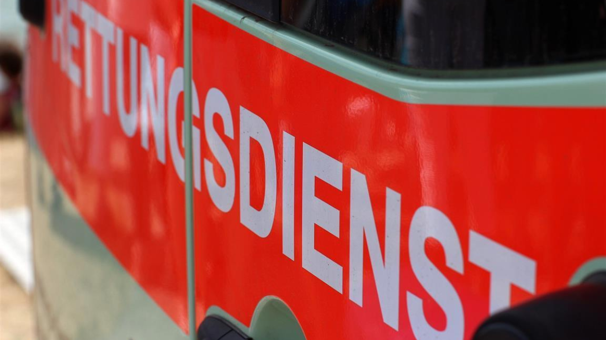 436970 emergency medical services 3573836 1920