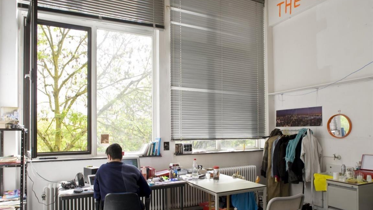 436140 Interieur overzicht van een studentenkamer in de aanbouw Maastricht 20532211 RCE