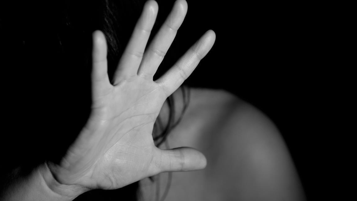427984 hand 1832921 1920 1