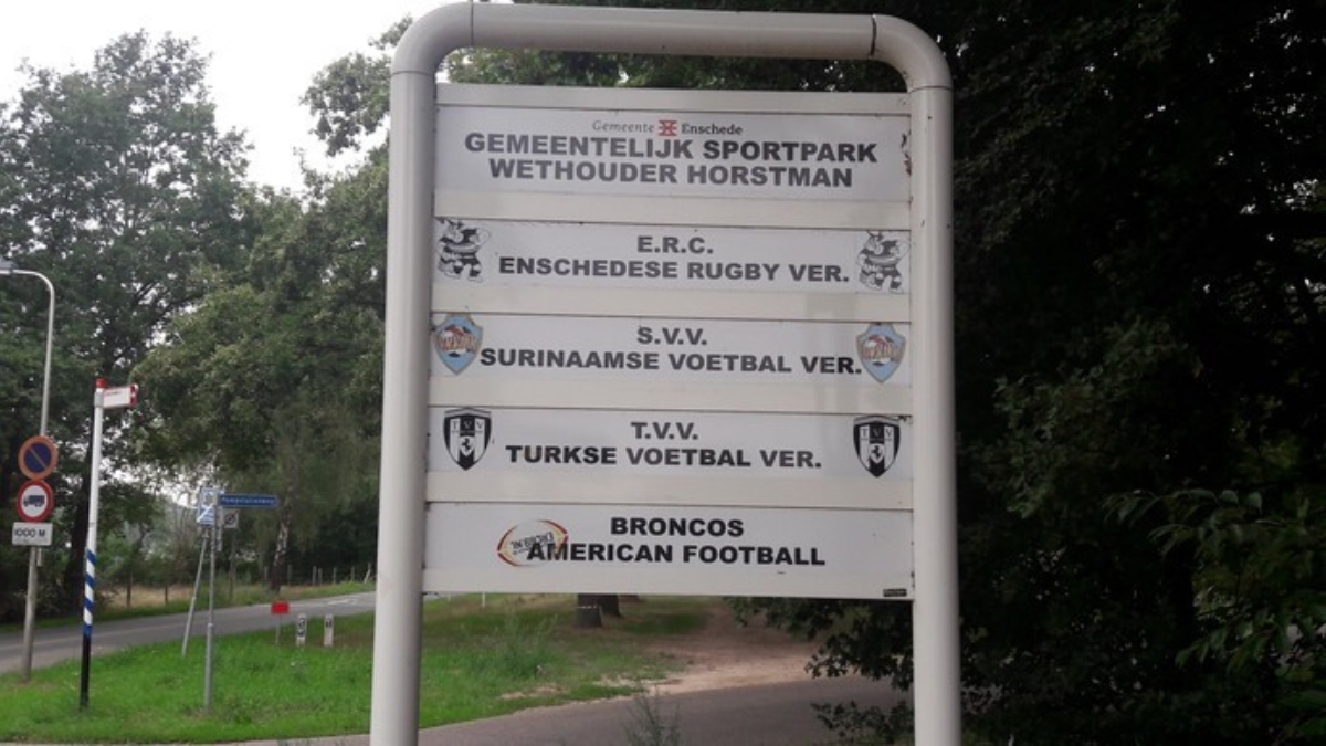 421637 bordvoetbal