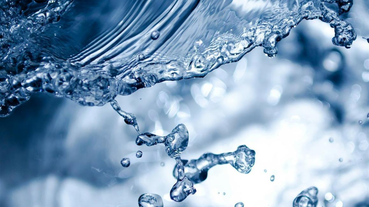 408208 splashing 165192 1280 1
