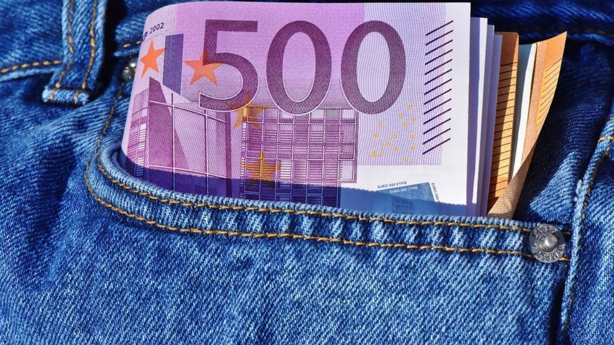 404163 money 3115981 960 720