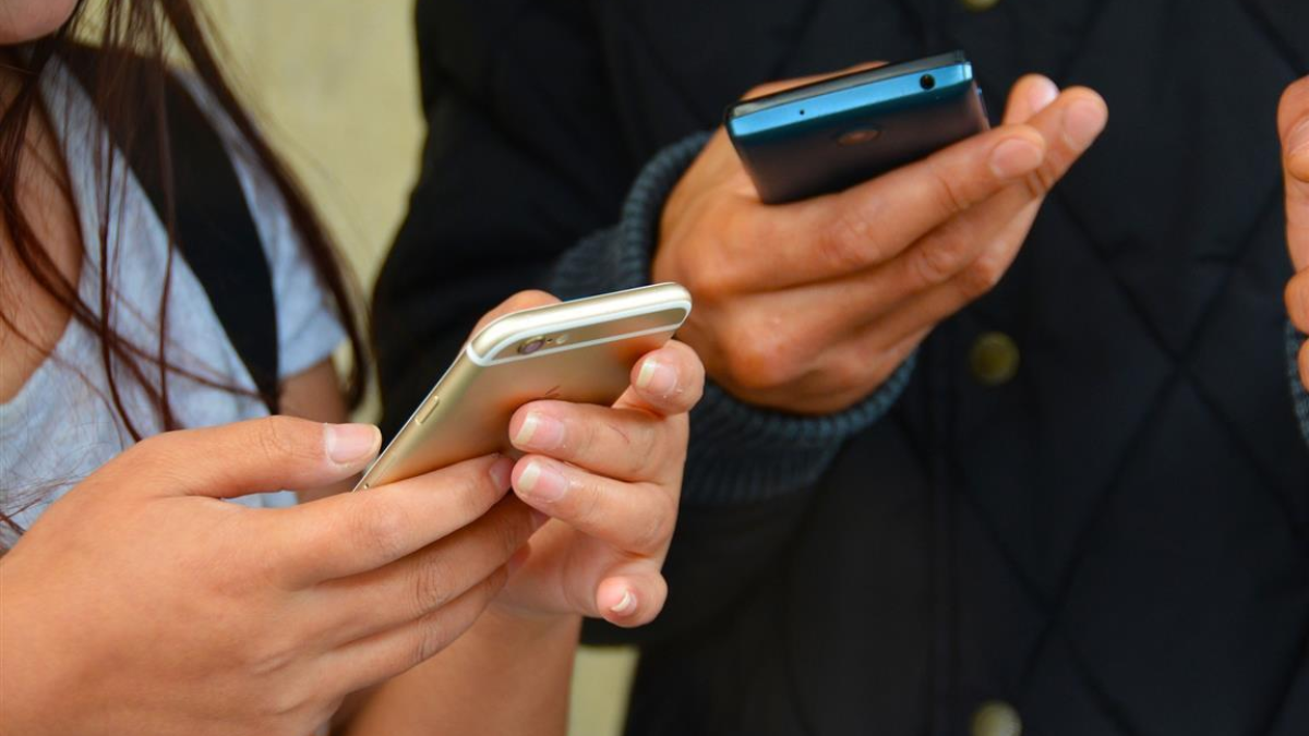 385364 texting 1490691 1920