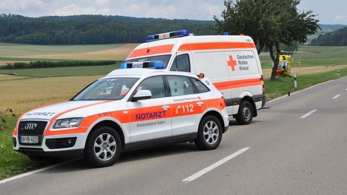 354885 duitsland redding ambulance rode kruis 3