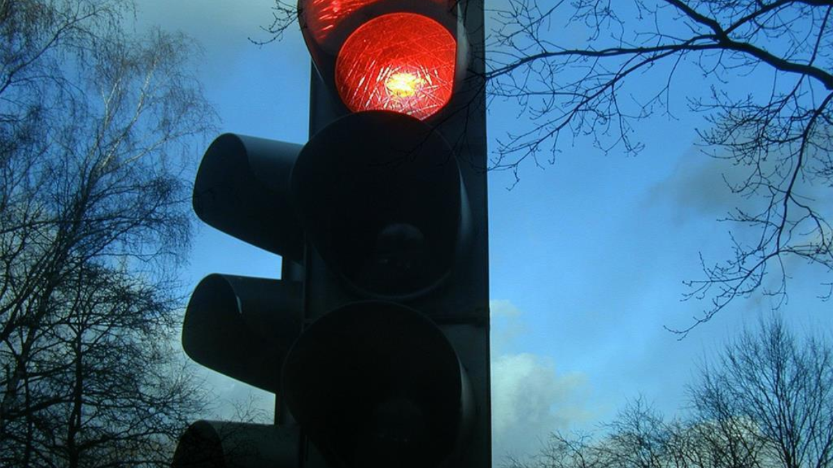 349347 traffic lights 242323 1280 1