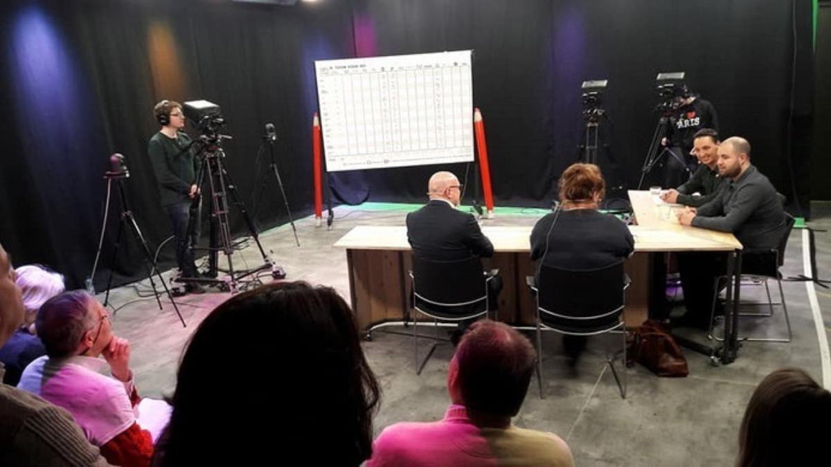 329127 328982 debat1