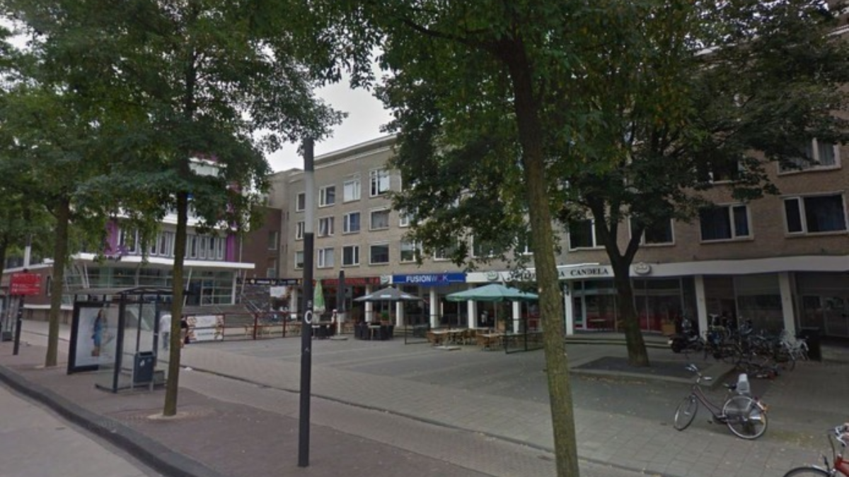 302747 postplein