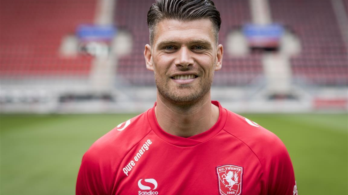 300658 danny holla 1