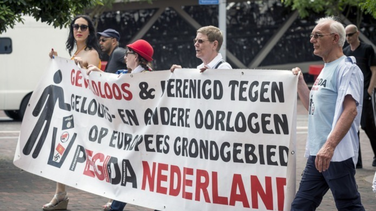 292994 pegida 3