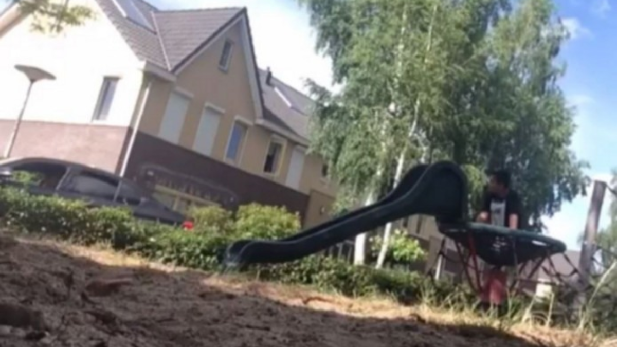 277743 man spreekt kinderen aan vanuit bmw glanerbrug