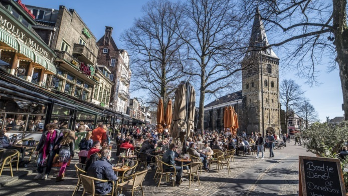 276496 markt 3