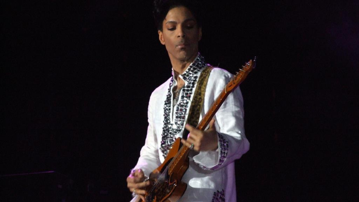 275918 Prince at Coachella
