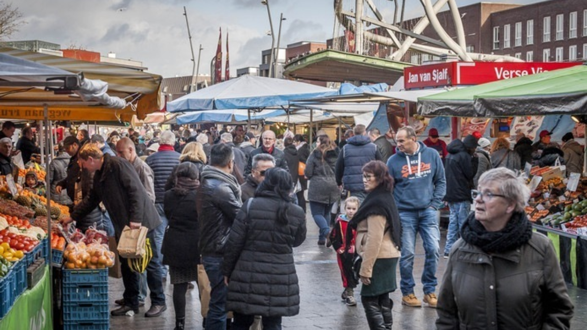 272198 markt 2