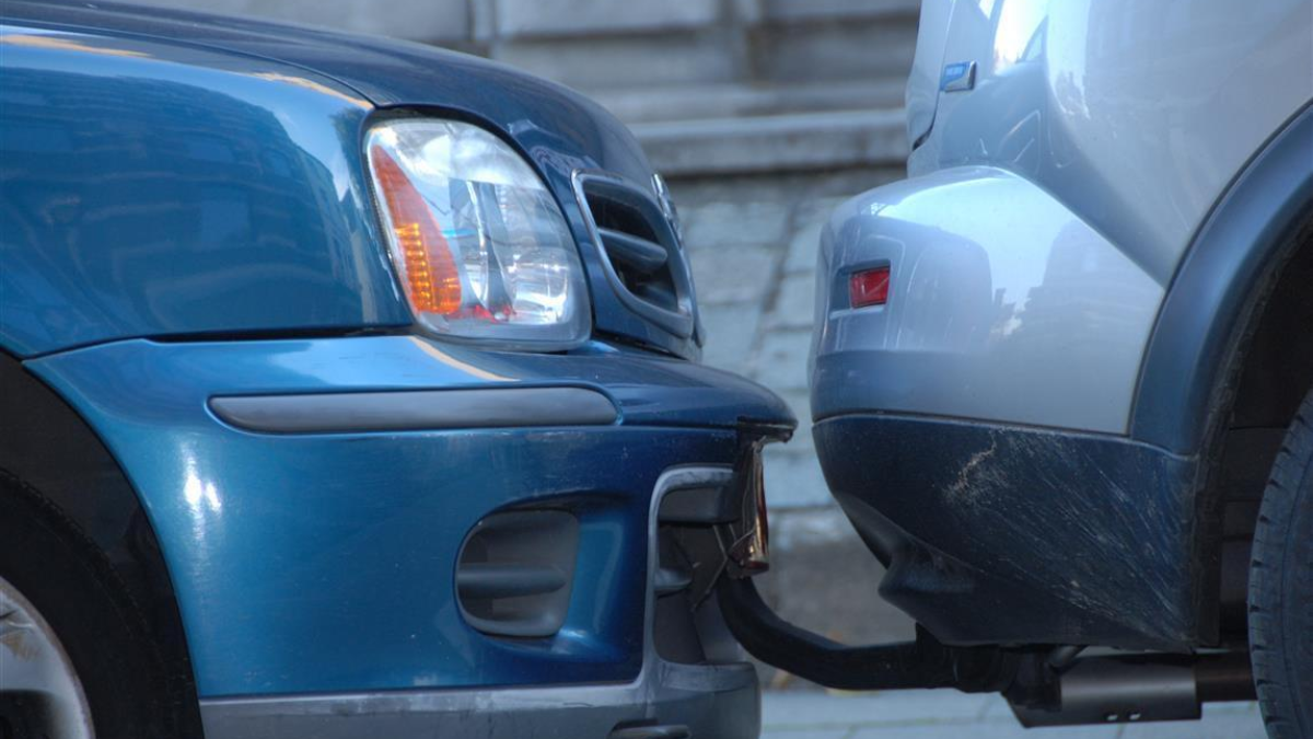 268991 Close up van een aanrijding