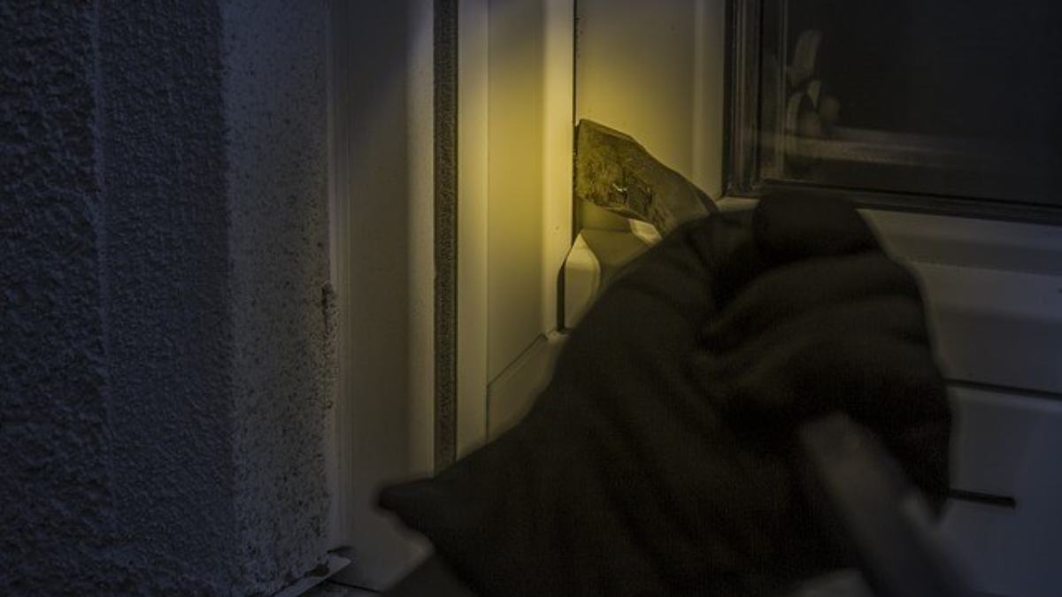 260017 burglar 1678883 640 2