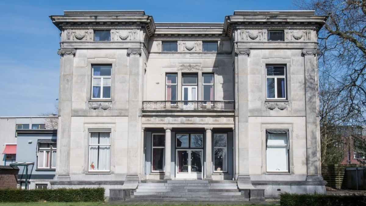 257984 fabrikantenvilla