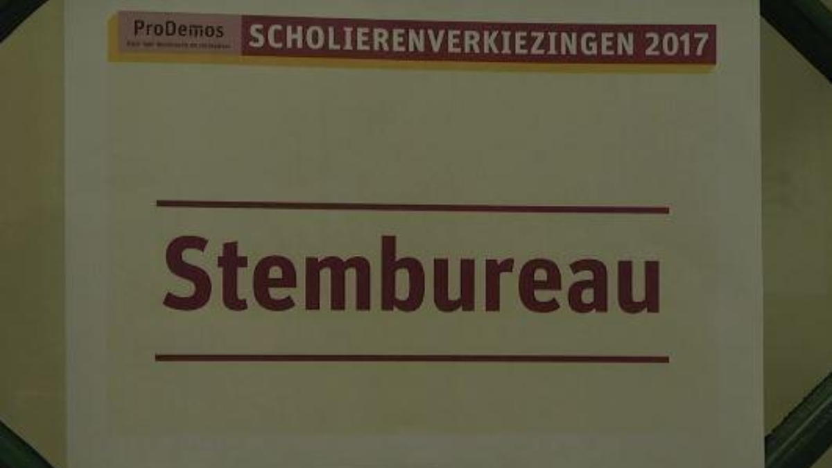 254090 Knipsel scholieren 2