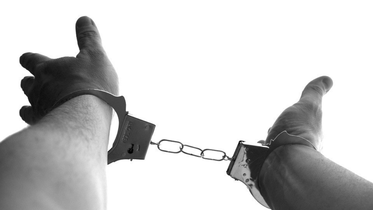 247754 handcuffs 921290 960 720 1