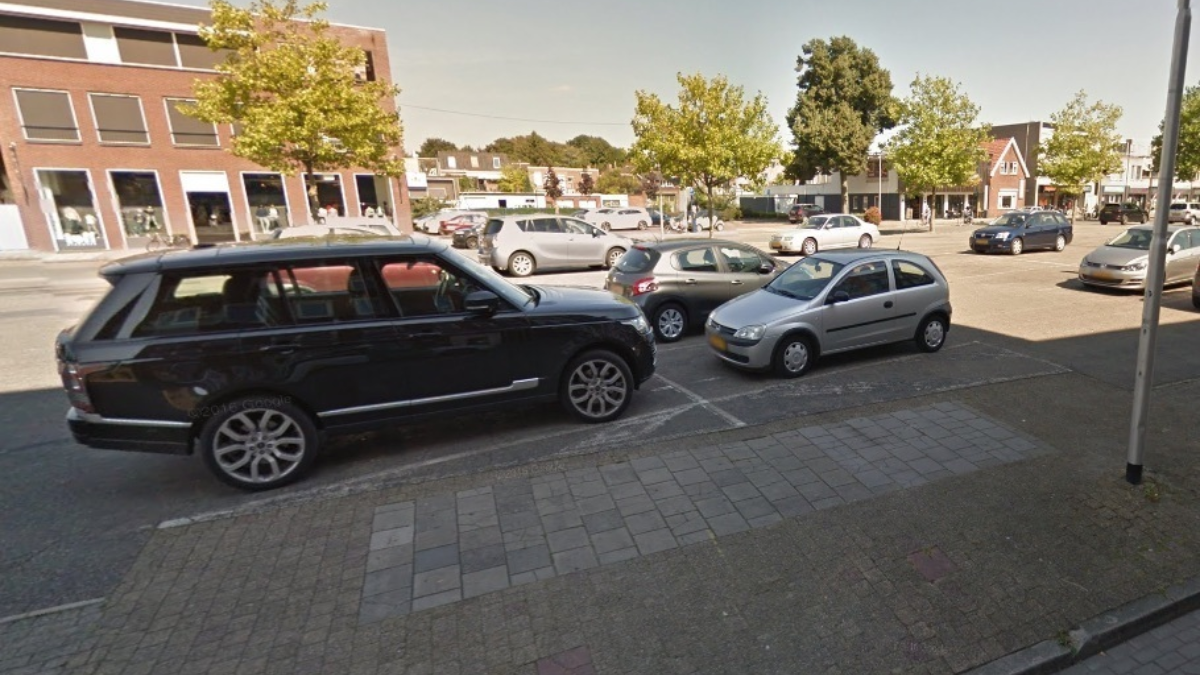 244552 parkeren achter hema