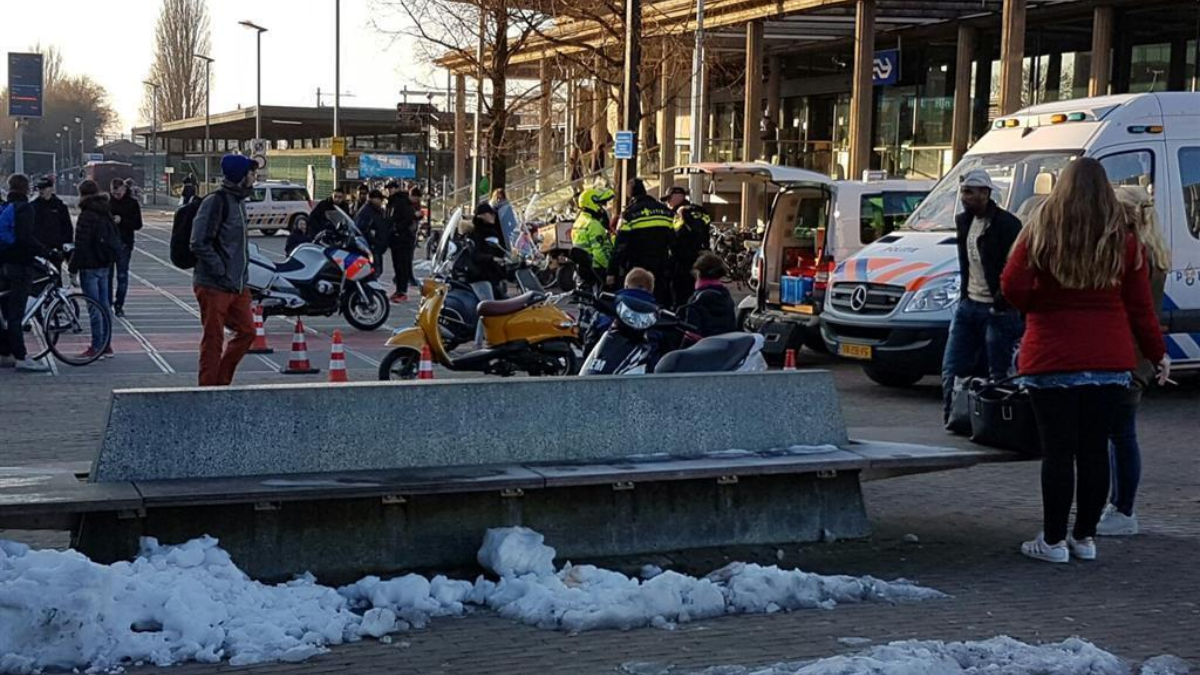 244125 scootercontrole stationsplein