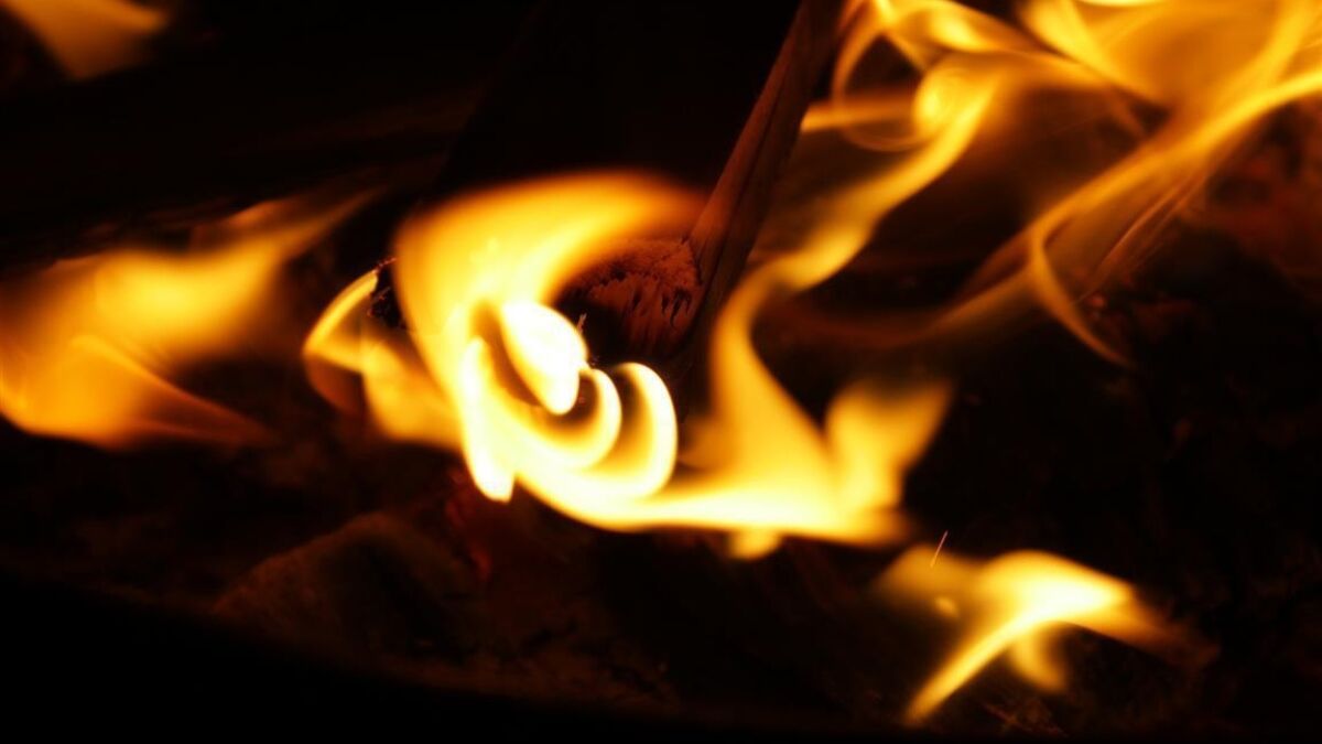 243792 fire 836635 1920