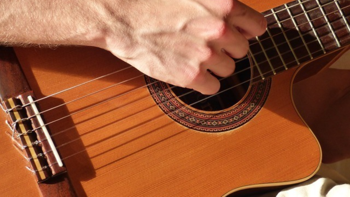 242285 guitar 1812780 640