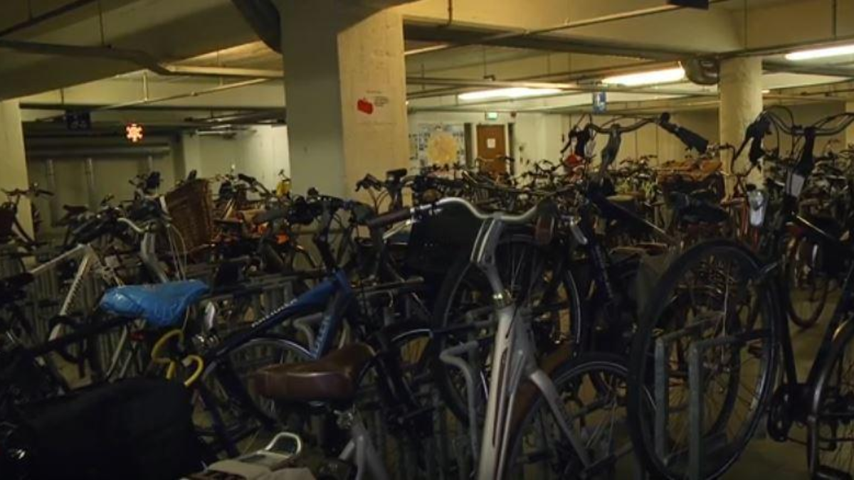 239661 fietsenstalling 1