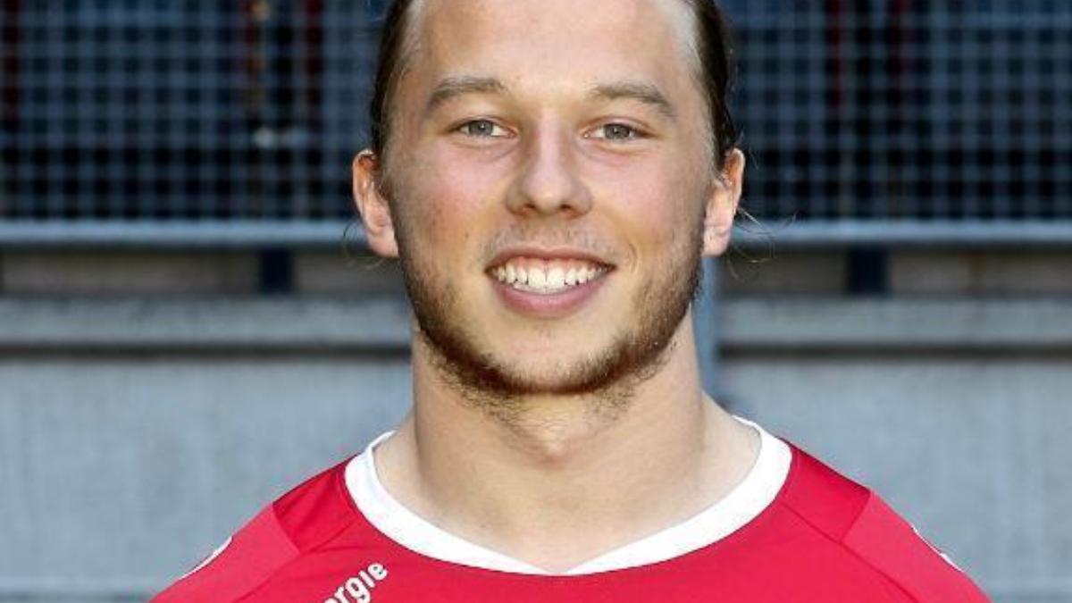 228390 Jeroen van der Lely liggend 1