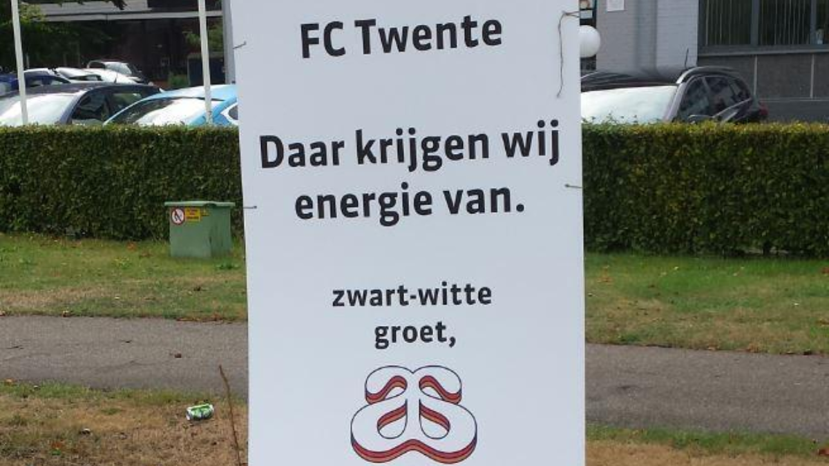 222446 Het bord vierkant