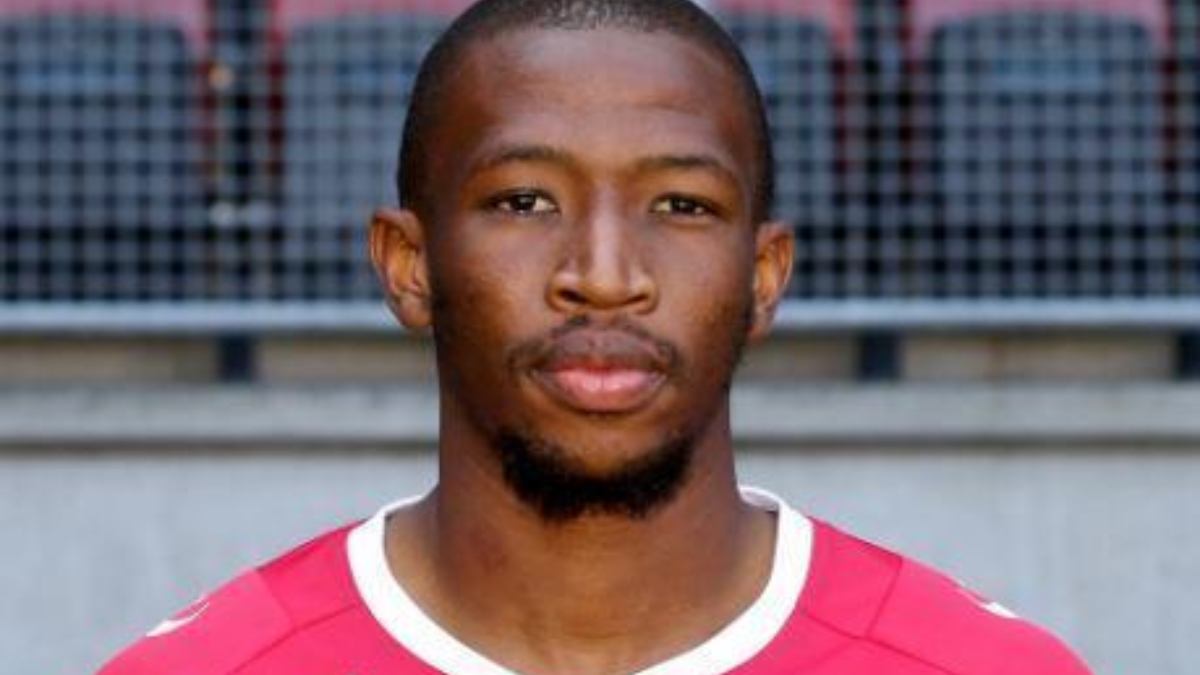 218835 Kamohelo Mokotjo liggend