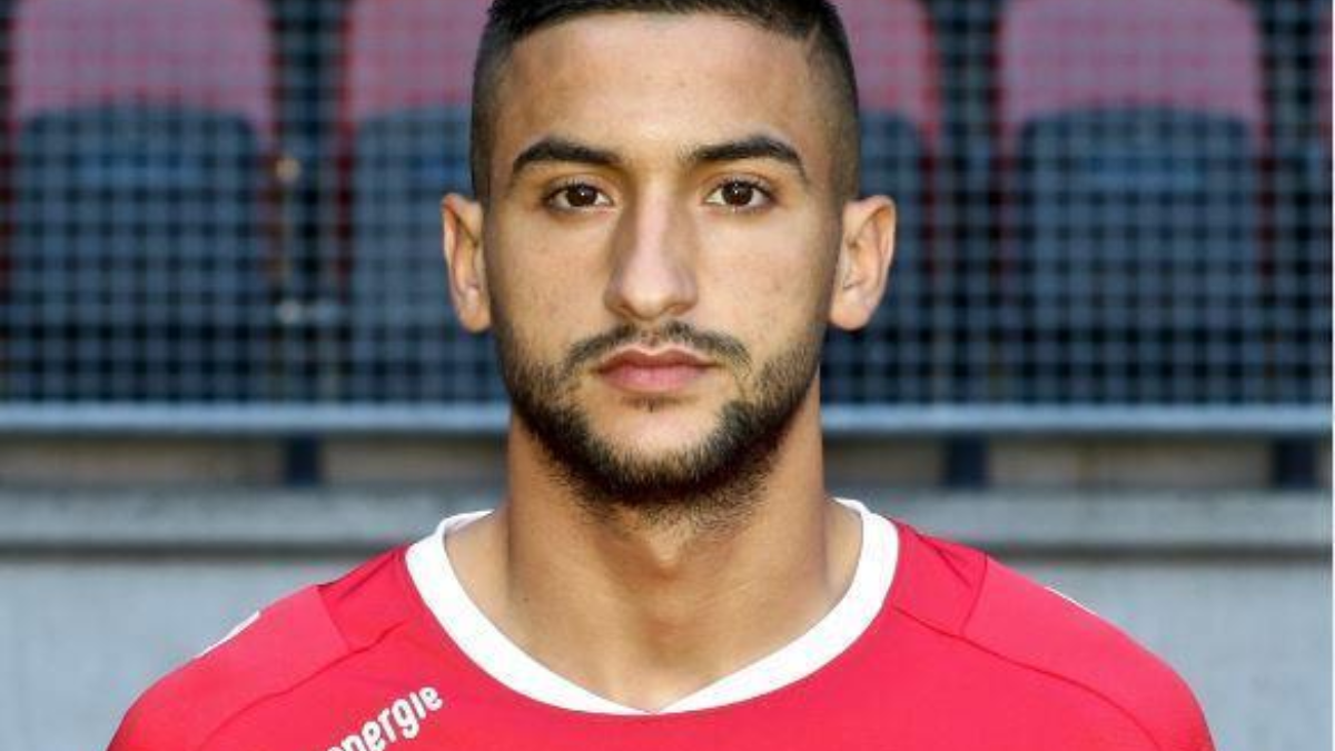 215762 Hakim Ziyech liggend 3