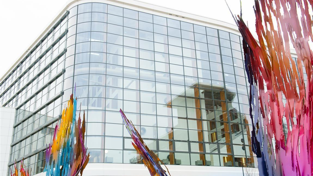 210274 MST vooraanzicht en kunst Koningsplein liggend