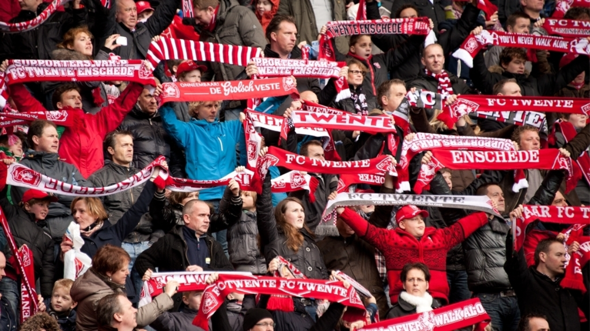 204791 Supporters massaal achter hun club 2