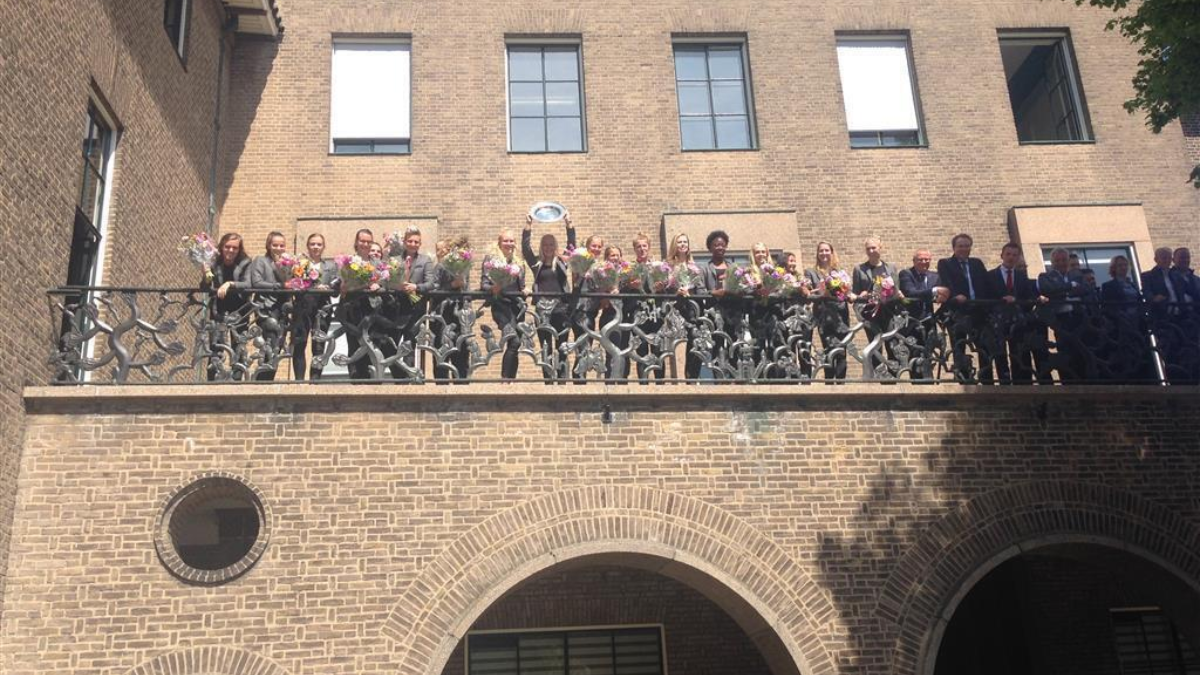 202568 FC Twente Vrouwen kampioen huldiging 1