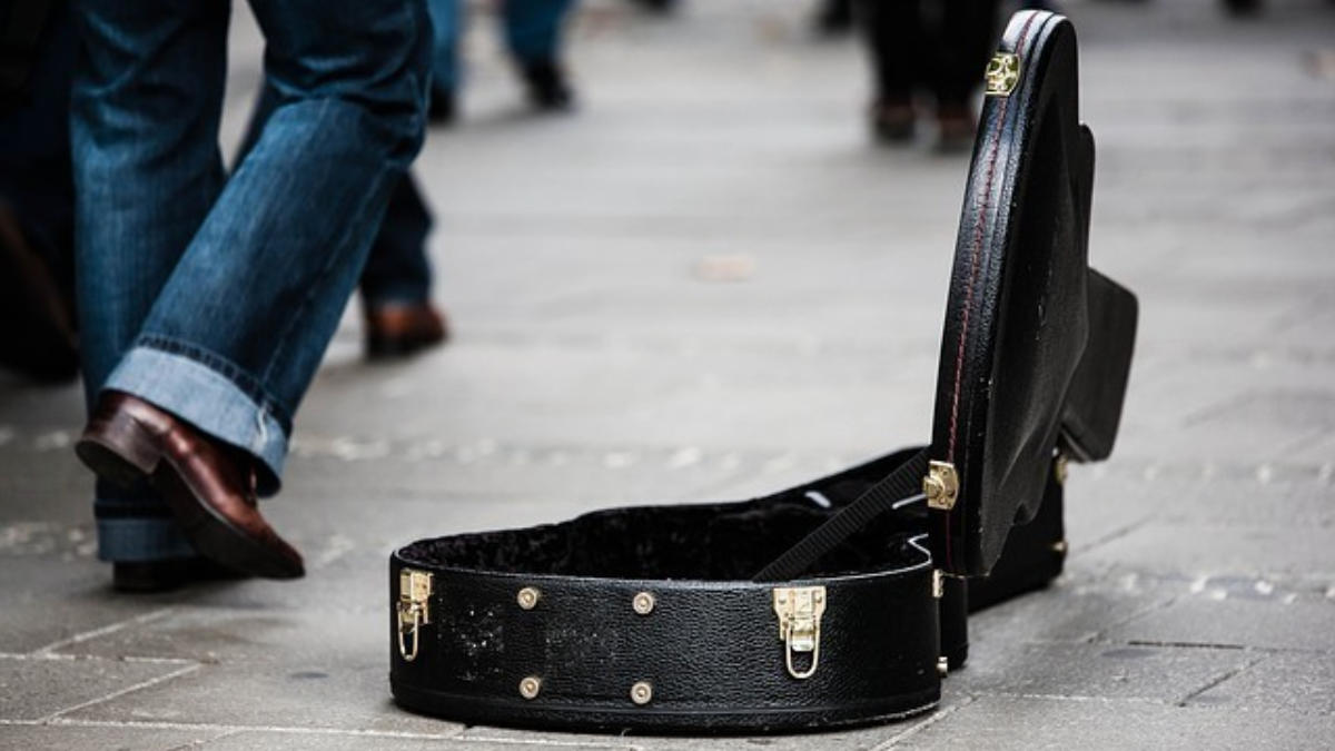 188627 guitar case 485112 640