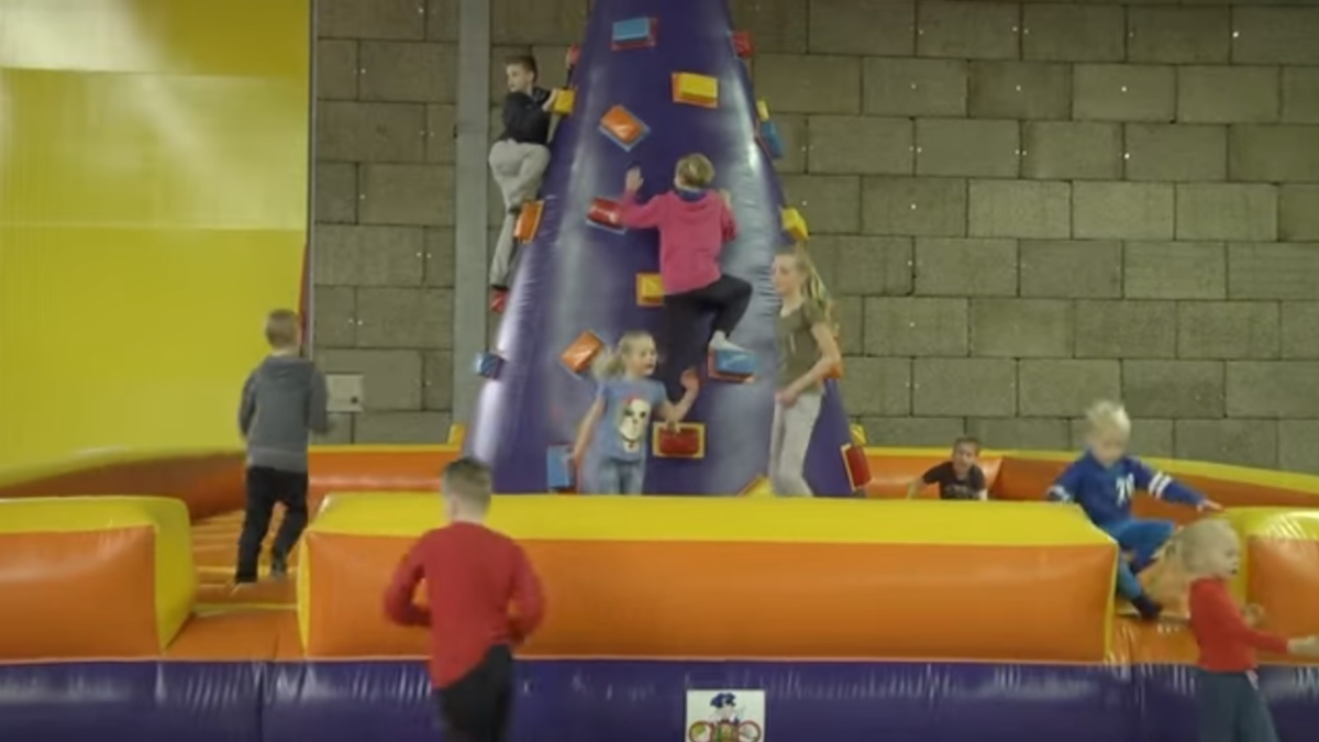 168429 springkussen kinderen