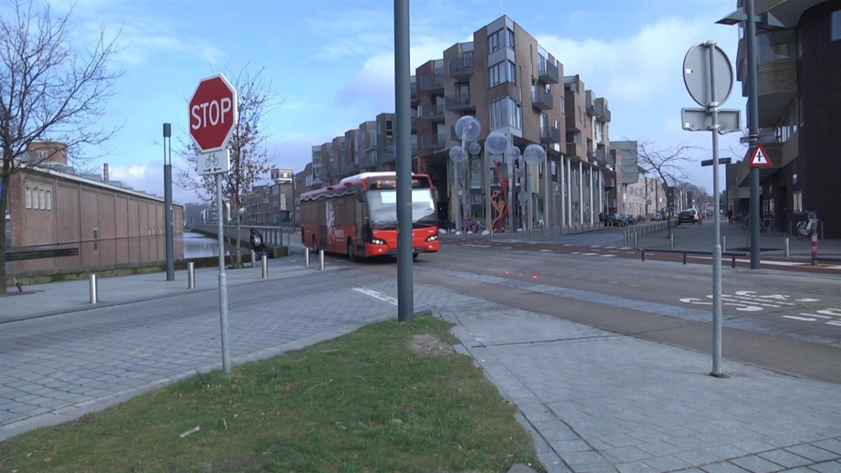 100228 bus kruispunt ongeluk roomweg