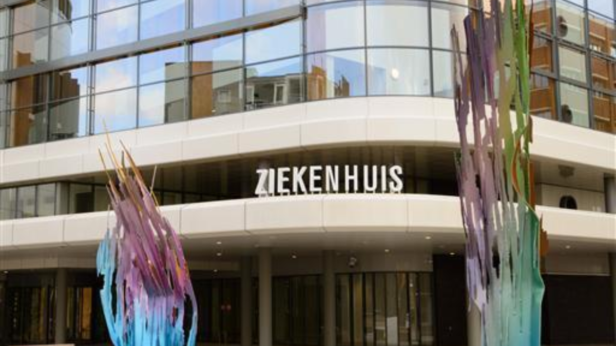 93141 MST hoofdingang staand