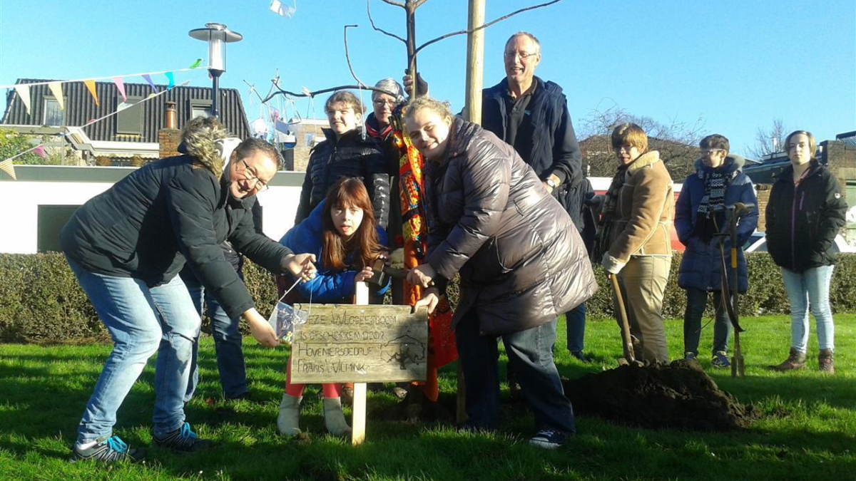 86050 Nieuwe Weggeefboom onthulling