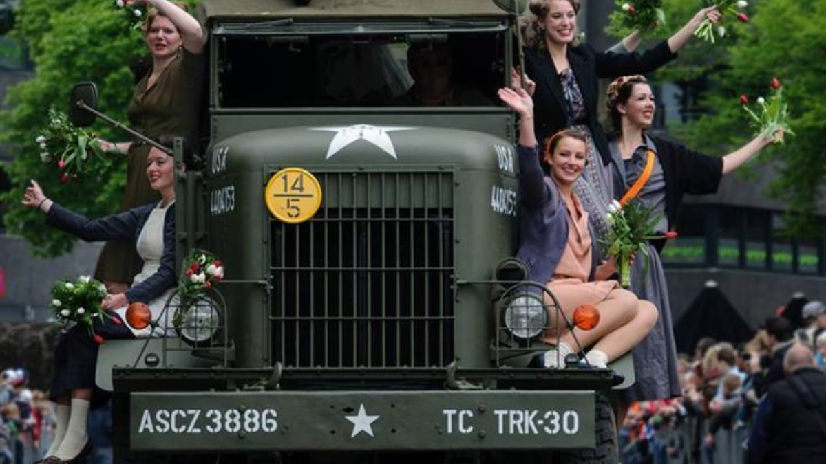 69612 42267 Bevrijdingsparade