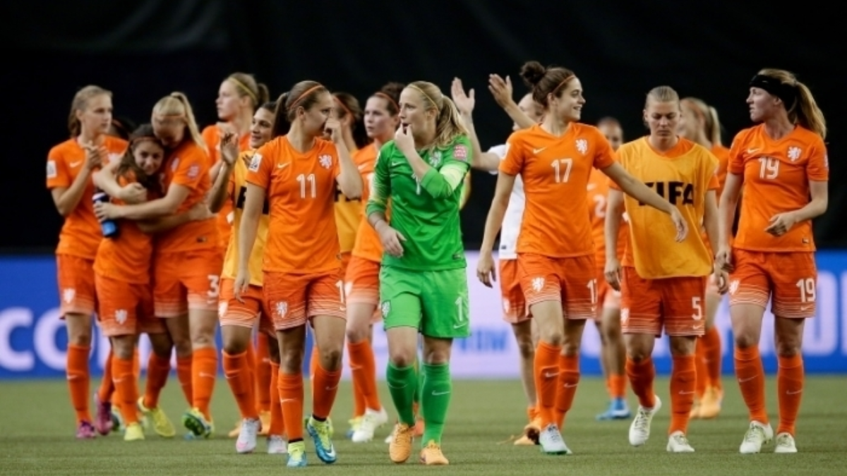 60856 Oranje vrouwen